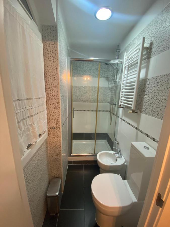 De Frente A 4 Torres, Habitacion Con Bano Hotel Madrid Exterior photo